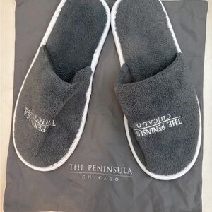 Peninsula Chicago Slippers With Travel Bag New Measures 10 1/2 inches long